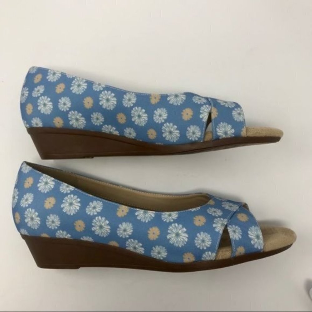 “Walk with Me” Floral Blue Peep Toe 10W - Picture 9 of 14